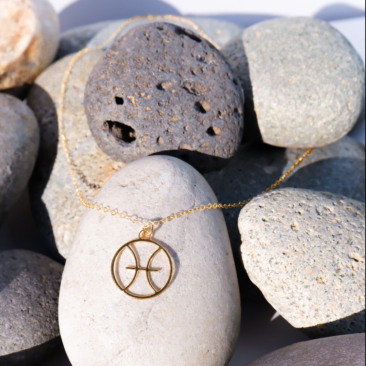 Rael Cohen Zodiac Inspired Pisces Necklace In Gold