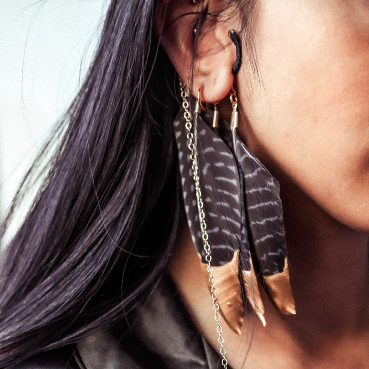 Skaoi Black Speckled Feather Ear Cuff